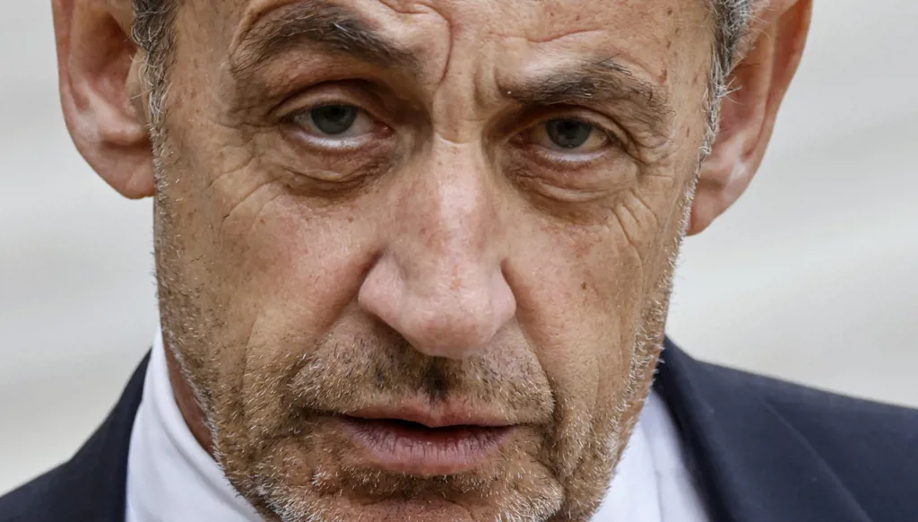 حكم قضائي فرنسي على ساركوزي... والأخير يعتزم الطعن!