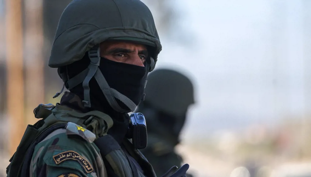 ما هي الدوافع الحقيقية وراء عملية السلطة الفلسطينية ضد نشطاء "حماس"؟