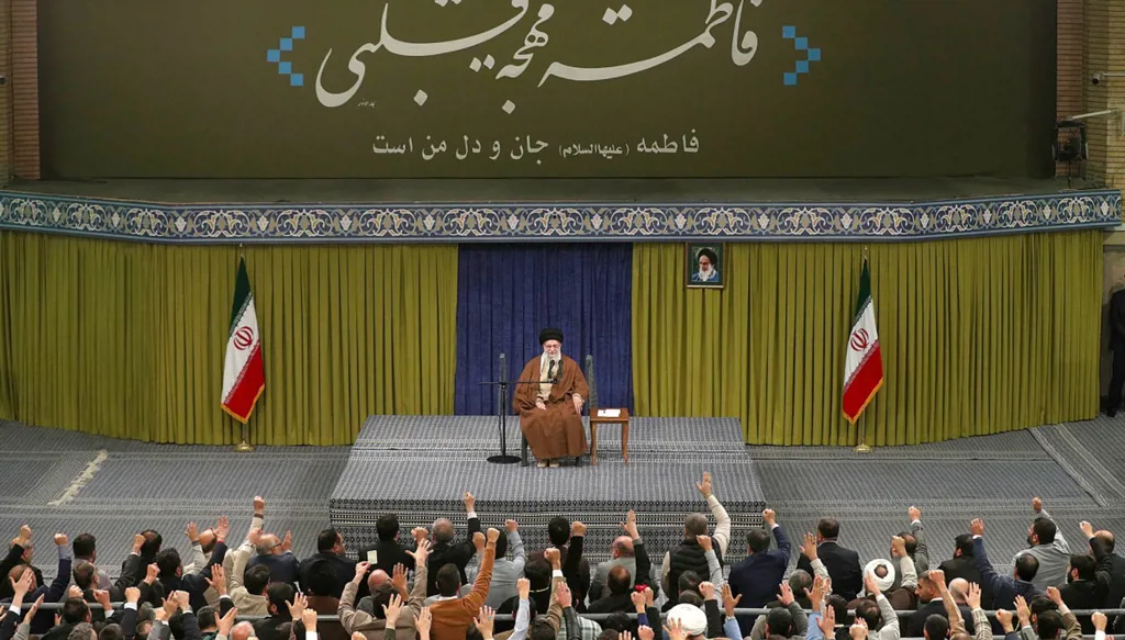 مستقبل سوريا بعد الأسد ... تباين صارخ بين خامنئي وقادة "هيئة تحرير الشام"