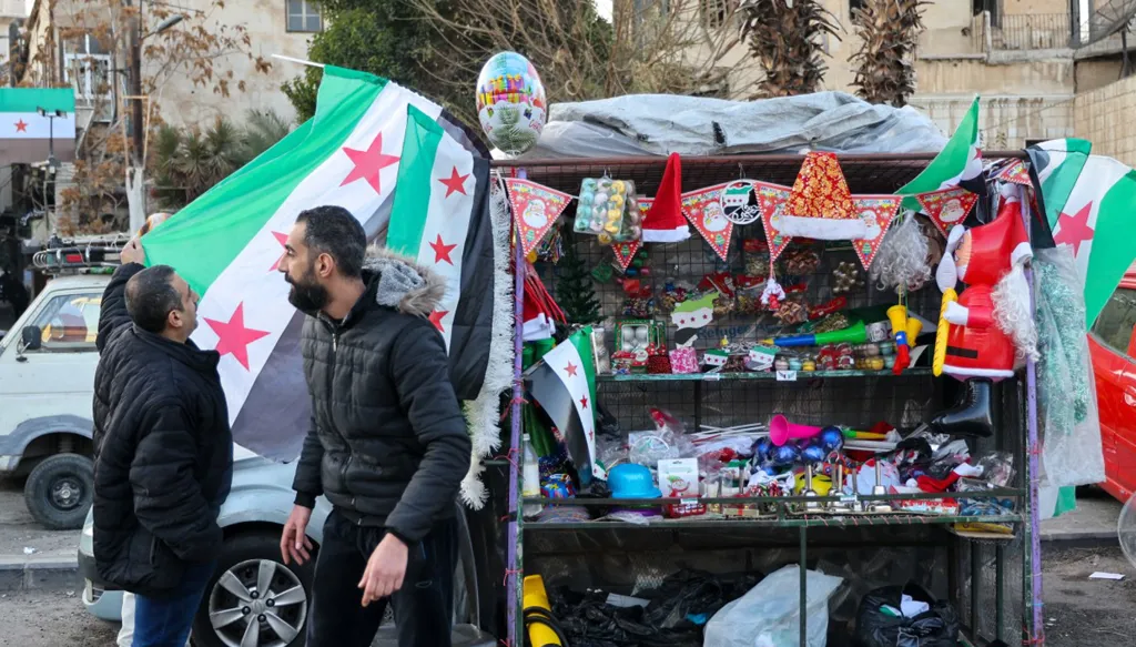 "بقدونس" و"نعناع" و"خطه جميل"... السوريون طوروا لغة مشفرة لتجنب شرطة الأسد السرية