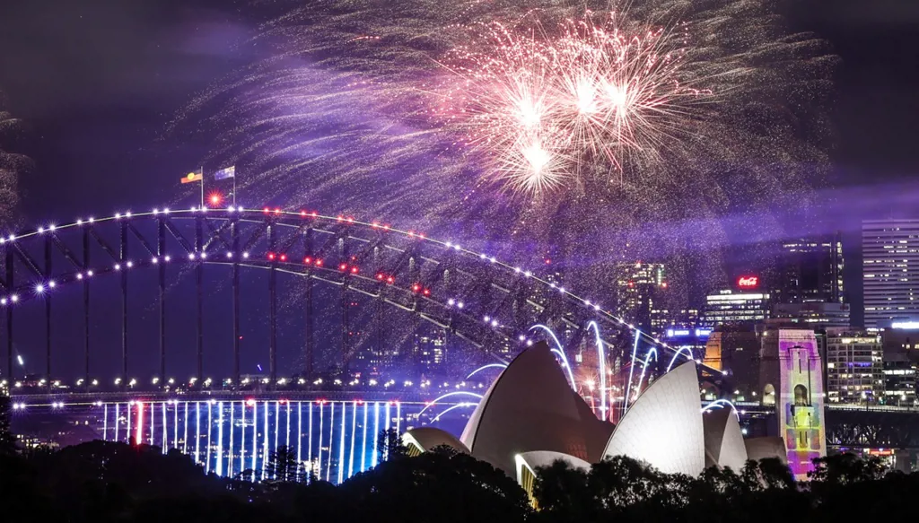 بتسعة أطنان من الألعاب النارية... سيدني تستقبل 2025 بعد نيوزيلندا