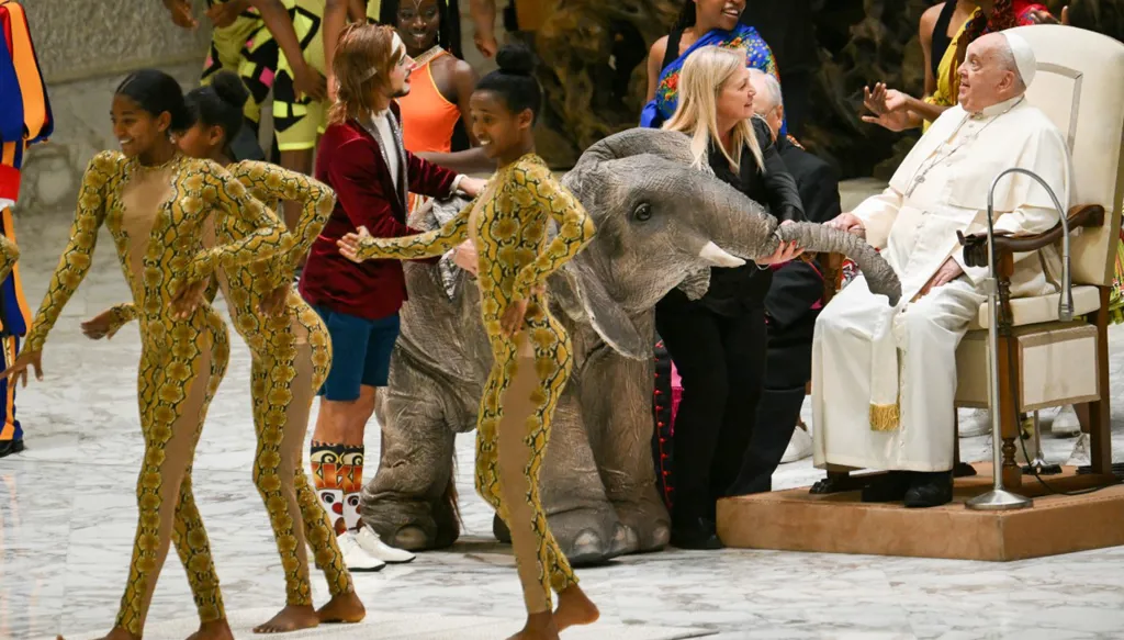 البابا فرنسيس ينتقد عصر الأخبار الكاذبة ويحذر من تجاوزات الذكاء الاصطناعي