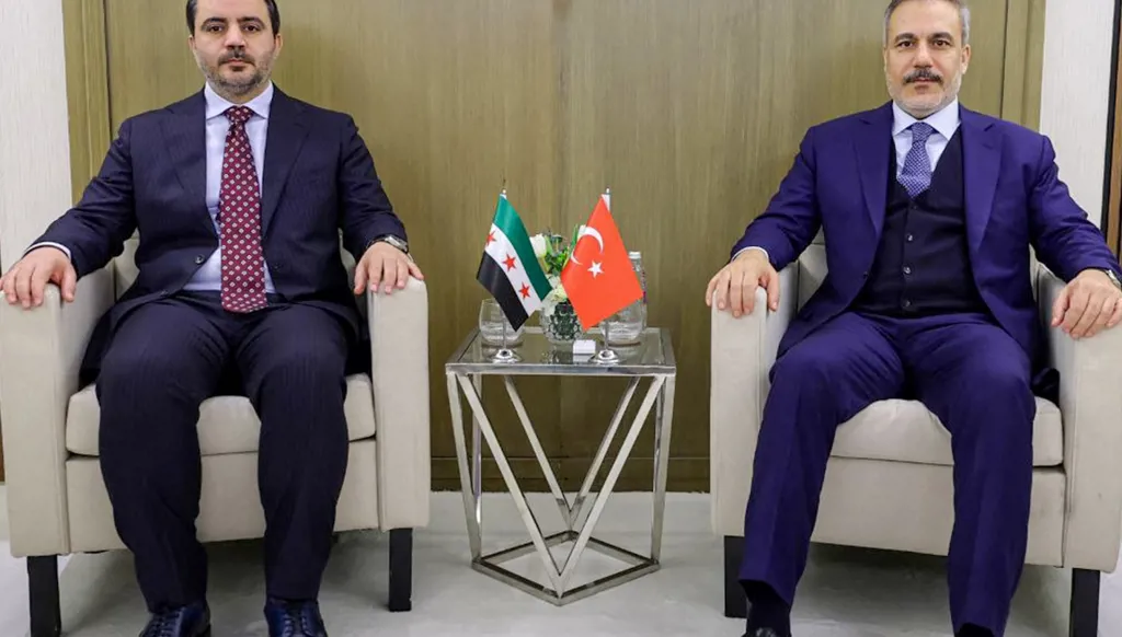 بعد 15 عاماً من القطيعة... وزير الخارجية السوري في أنقرة