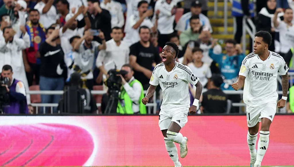 ضحكة فينيسيوس بعد خسارة ريال مدريد أمام برشلونة تثير استياء الجماهير (فيديو)