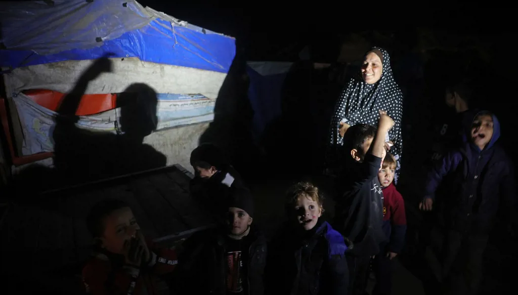 مقتل 20 فلسطينياً بغارات إسرائيلية على غزة بعد إعلان اتفاق وقف إطلاق النار