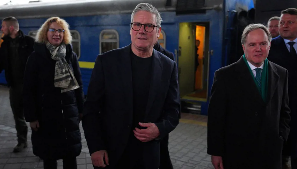 رئيس وزراء بريطانيا يزور أوكرانيا لتعزيز الدعم الدفاعي