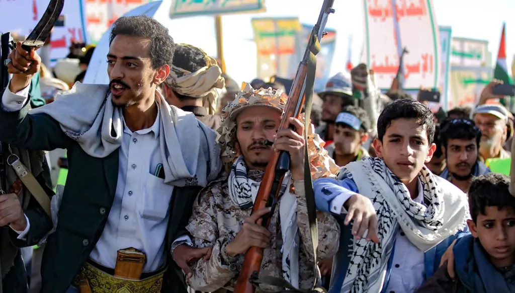 بعد إعادة تصنيفهم منظمة إرهابية... "الحوثيون" لترامب: ستفشل كما فشلت في البحر