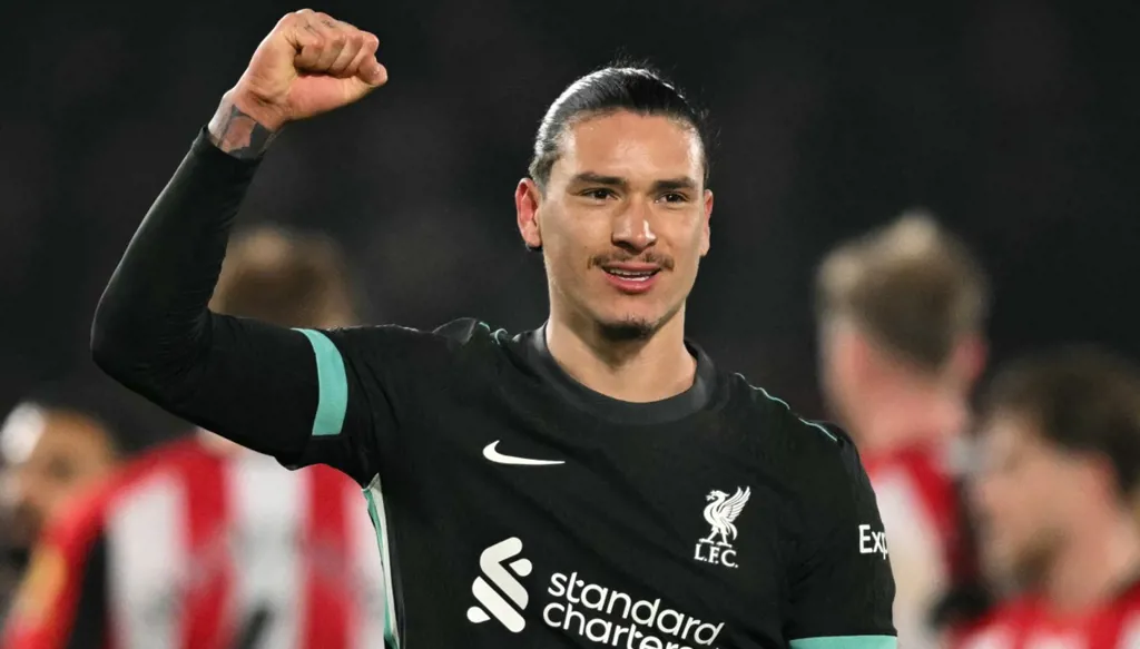 سلوت يُبرر قلة مشاركات نونيز في ليفربول