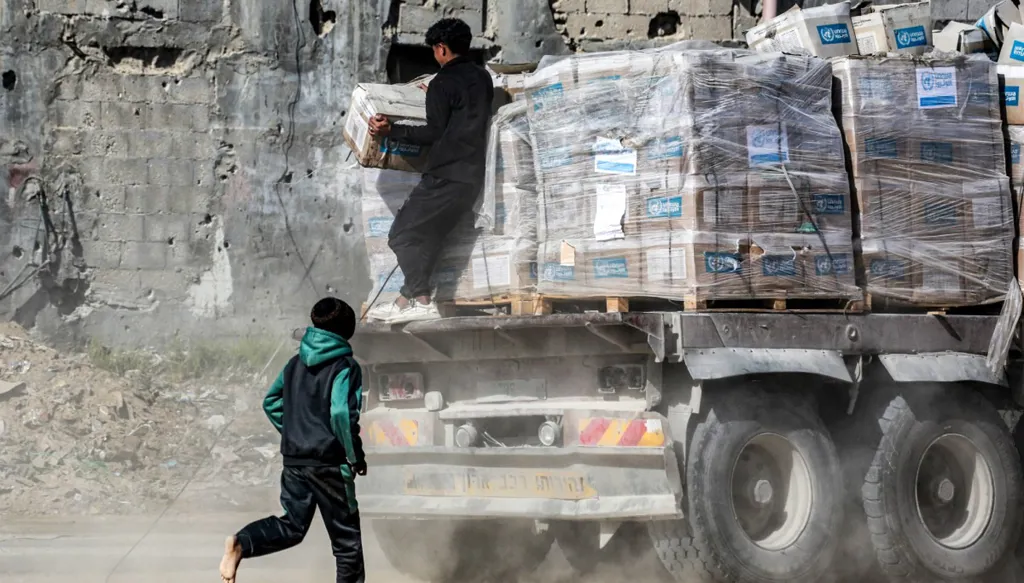 ماذا نعرف عن حظر وكالة غوث وتشغيل اللاجئين الفلسطينيين في إسرائيل؟