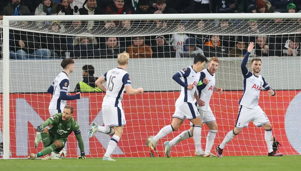 بوستيكوغلو: توتنهام يلعب بالنار