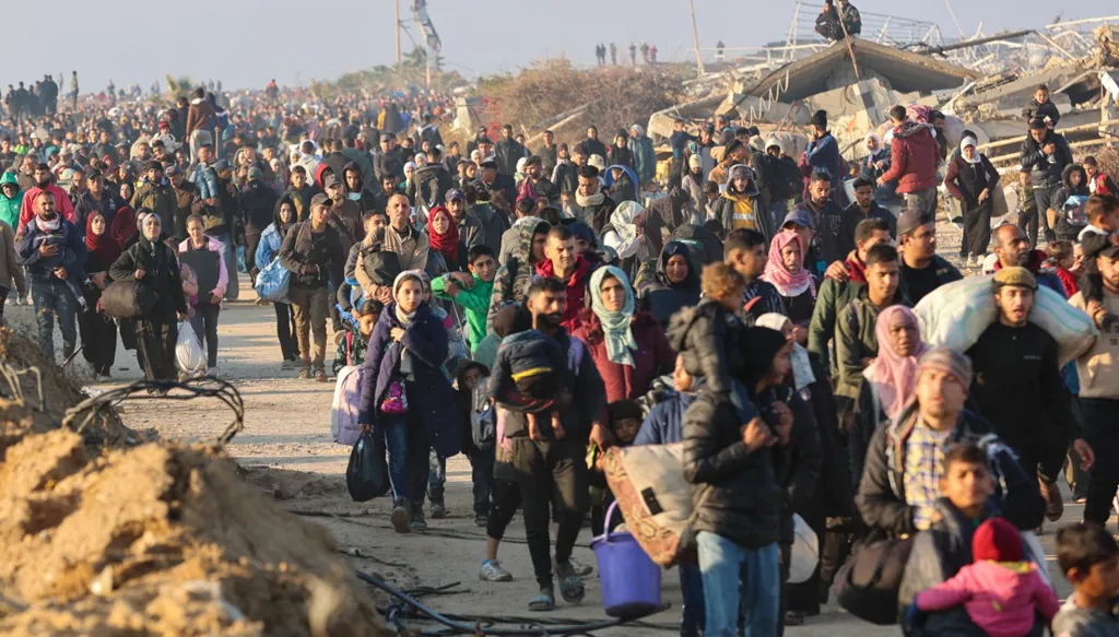 سيرا على الأقدام... الطريق من جنوب غزة الى شمالها تستغرق نحو 9 ساعات