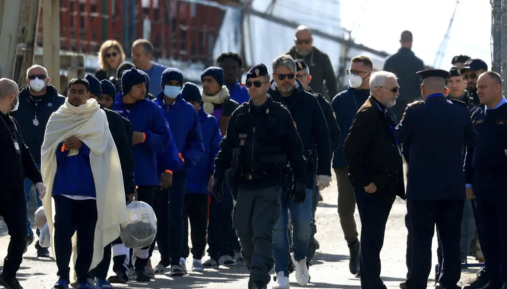 بعد تصنيفها آمنة... أيام صعبة تنتظر مهاجري دول شمال أفريقيا في إيطاليا