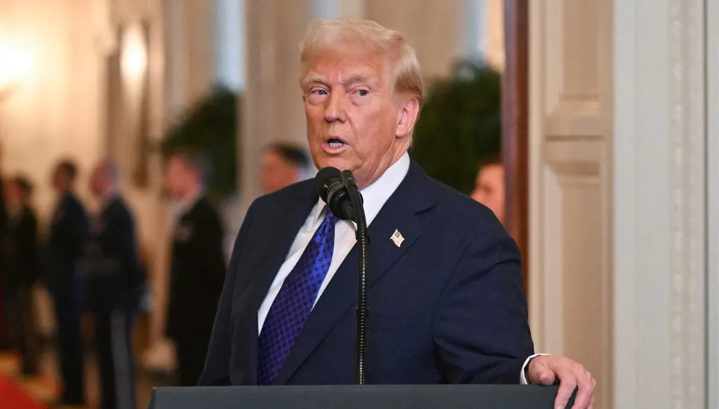 كيف علّق ترامب على حادث تحطم طائرة في الجو فوق واشنطن؟