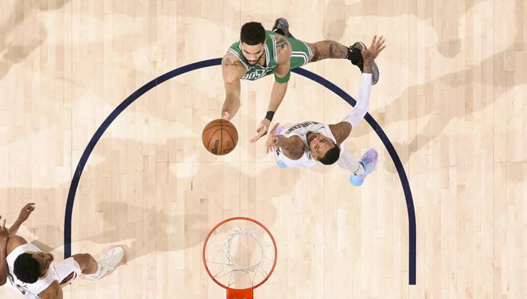 تاتوم يقود سيلتيكس للفوز في الثانية الأخيرة (فيديو)