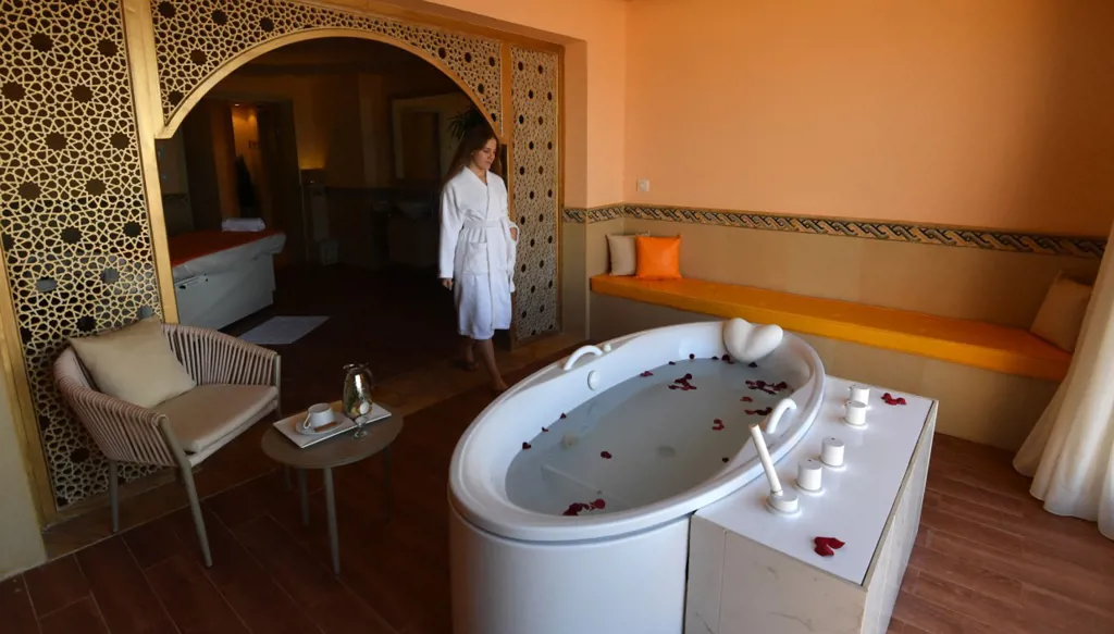 ليست مجرد ترفيه بل علاج... تونس متقدمة في مجال الاستشفاء بمياه البحر