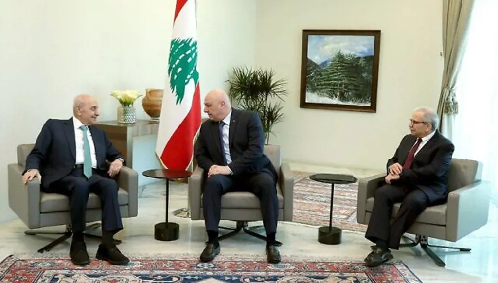 بين المادة 17 من الدستور قبل التعديل والمادة 64: كل يريد الطائف على هواه