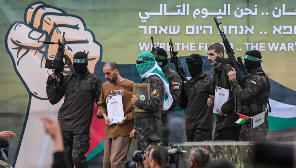 نتنياهو يستنكر الصور "الصادمة" للرهائن وهم في حالة هزيلة