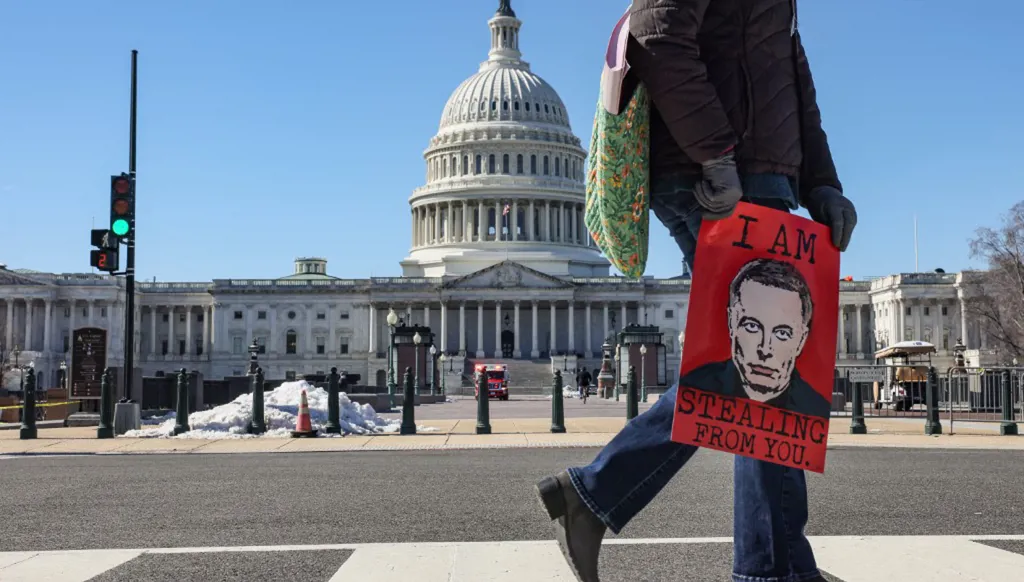 ترامب يمنع إيلون ماسك من المشاركة في أي شيء يتعلق بالفضاء