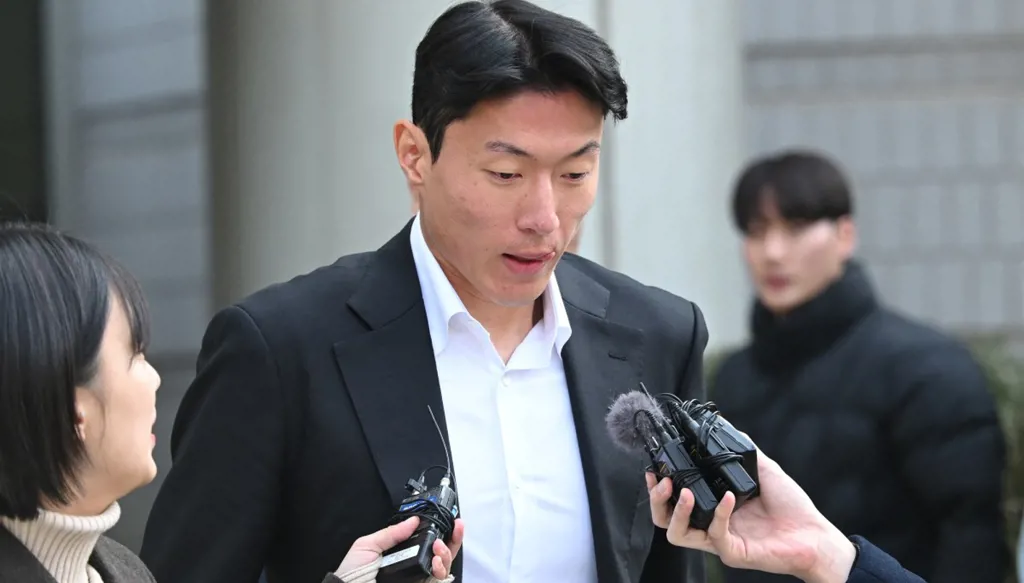 تصوير علاقة جنسية يدفع لاعب كوري للسجن