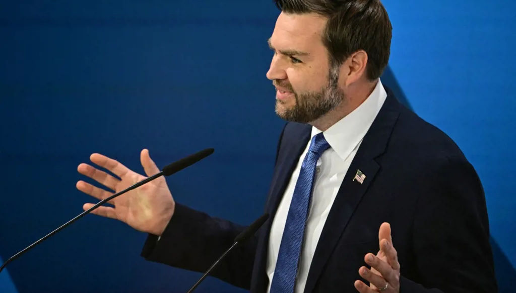 فانس في ميونيخ يهاجم "تراجع حربة التعبير" في أوروبا وبرلين ترد