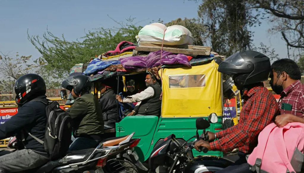 مصرع 18 شخصا على الأقل في تدافع بمحطة قطارات في نيودلهي