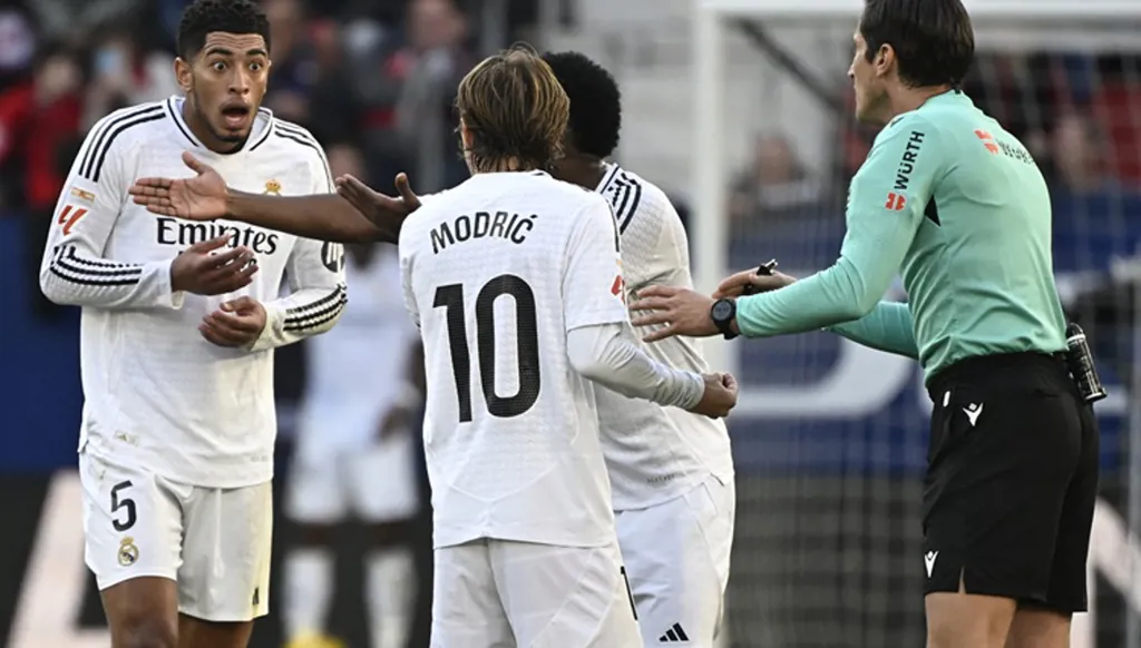 حكم المباراة يُشهر البطاقة الحمراء في وجه نجم ريال مدريد (فيديو)