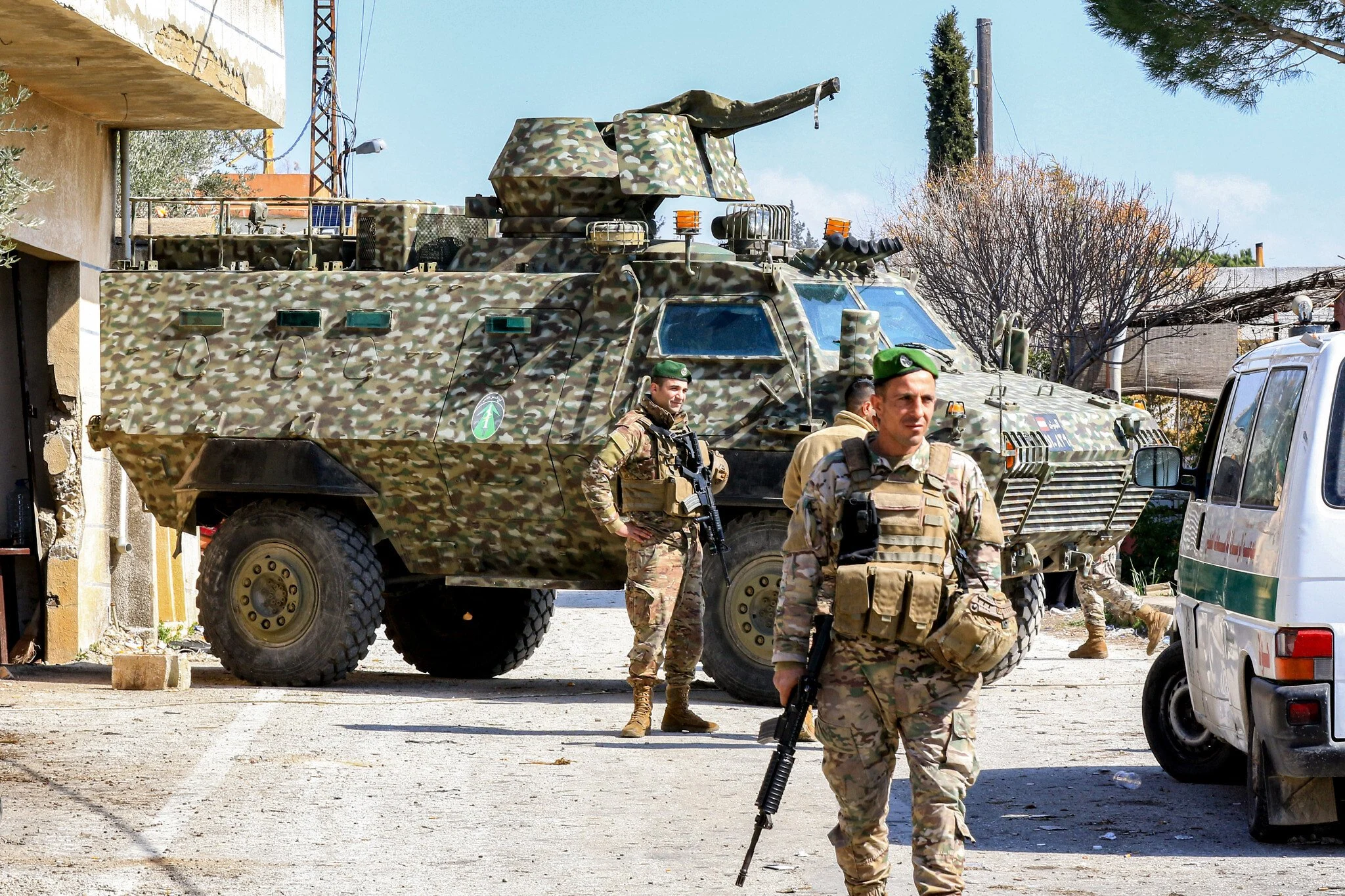 عناصر من الجيش اللبناني (مواقع).