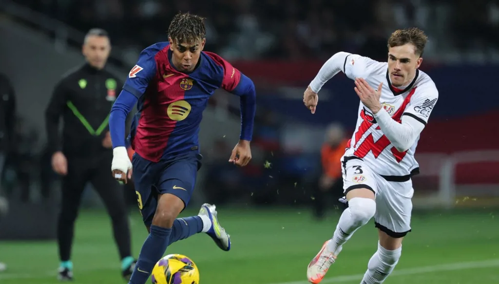 برشلونة يستغل تعثر قطبي العاصمة ويستعيد صدارة الدوري الإسباني