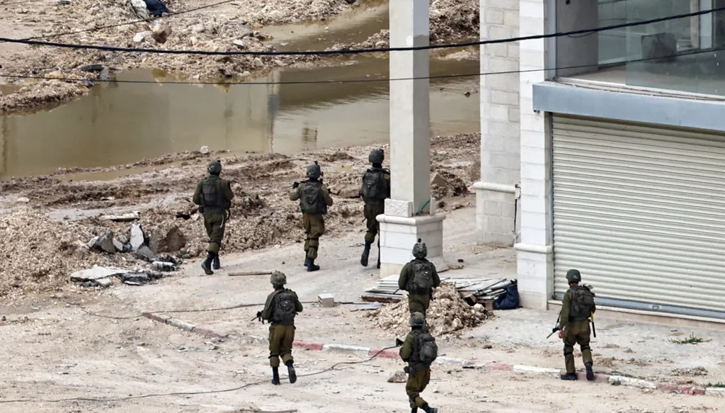 الجيش الإسرائيلي يوسع عملياته شمال الضفة... ويستعين بسلاح لم يستخدمه منذ 2002