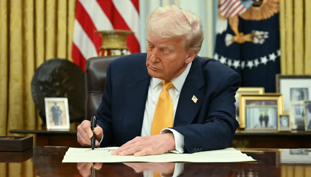 صدمة في البنتاغون... ترامب يقيل أعلى ضابط في الجيش الأميركي وآخرين