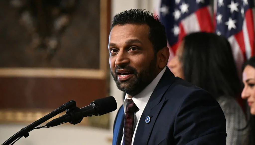 وسط اضطرابات متزايدة... ترامب يسند مهمة إضافية لمدير الـ"إف بي آي"