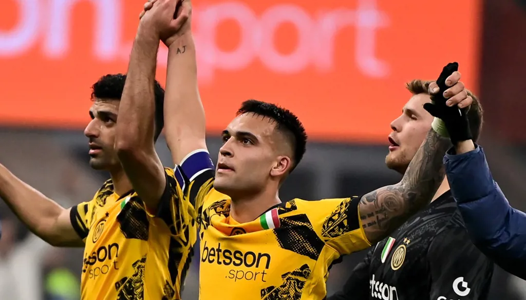 إنتر يتصدر الدوري الإيطالي بالفوز على جنوى