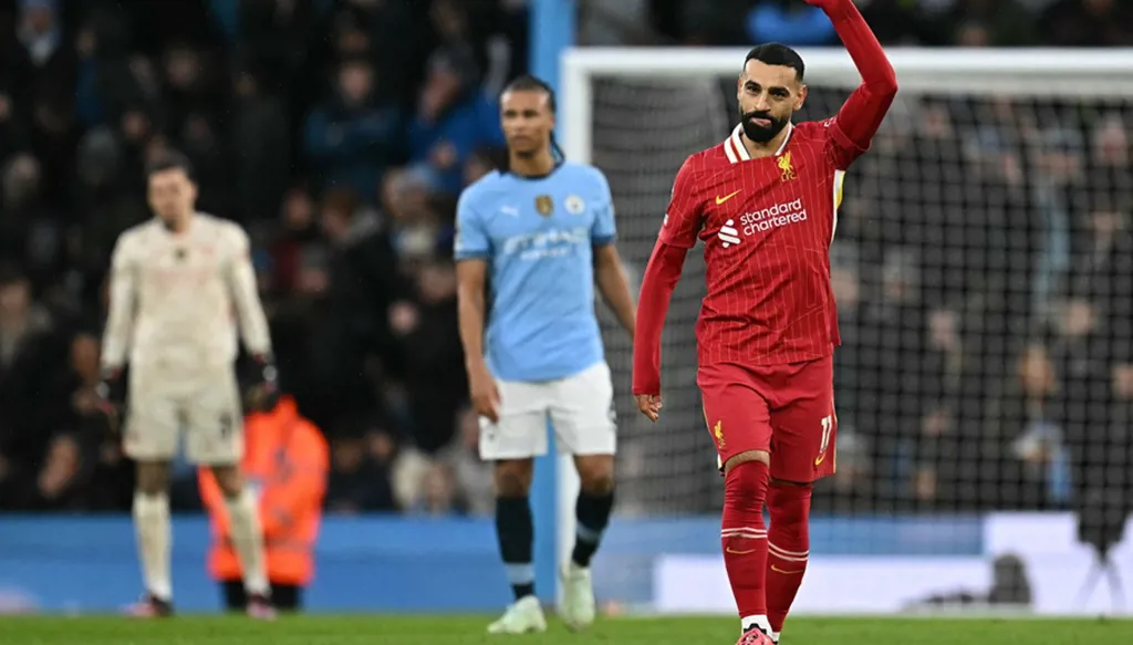 كيف يرى الخبراء إمكانية تتويج محمد صلاح بالكرة الذهبية 2025؟