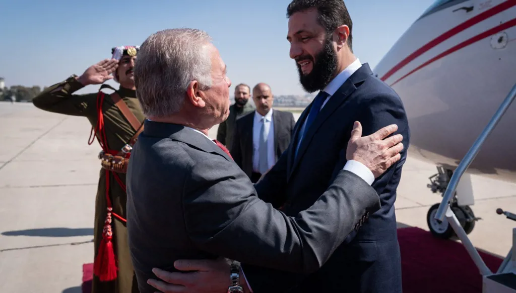 ماذا نعرف عن ظهور "الموكب الأحمر" خلال استقبال أحمد الشرع في الأردن؟