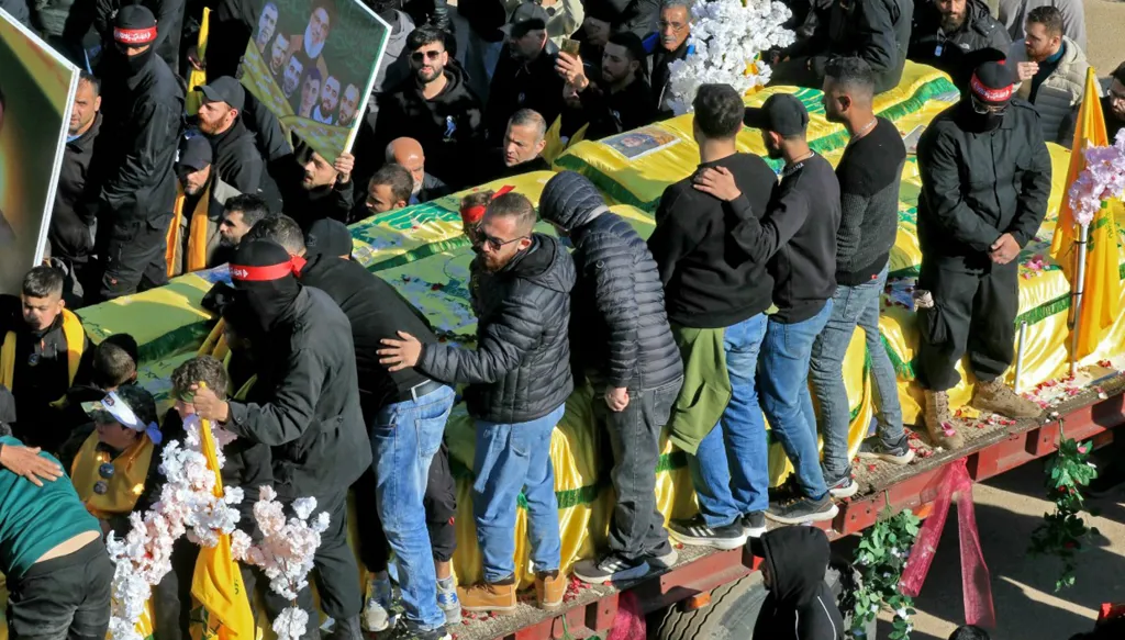 التسوية أو المواجهة: كيف ستتعامل الدولة مع سلاح حزب الله؟