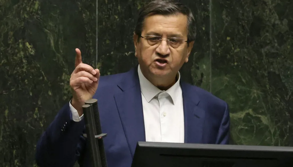 البرلمان الإيراني يحجب الثقة عن وزير المال