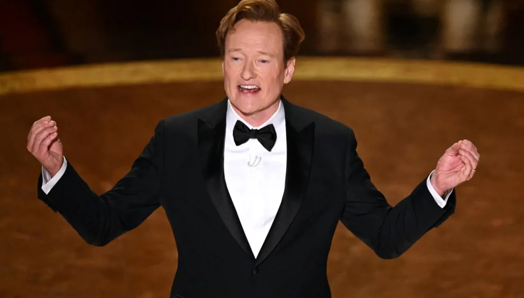 كونان أوبراين يسخر من ترامب وبوتين خلال "الأوسكار" (فيديو)