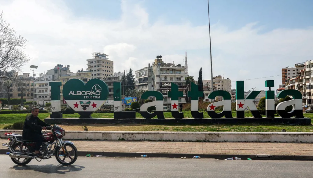 خلفيات مجتمعية للهجوم على العلويين... فروقات اقتصادية ونزعات ثأرية من الاستخبارات