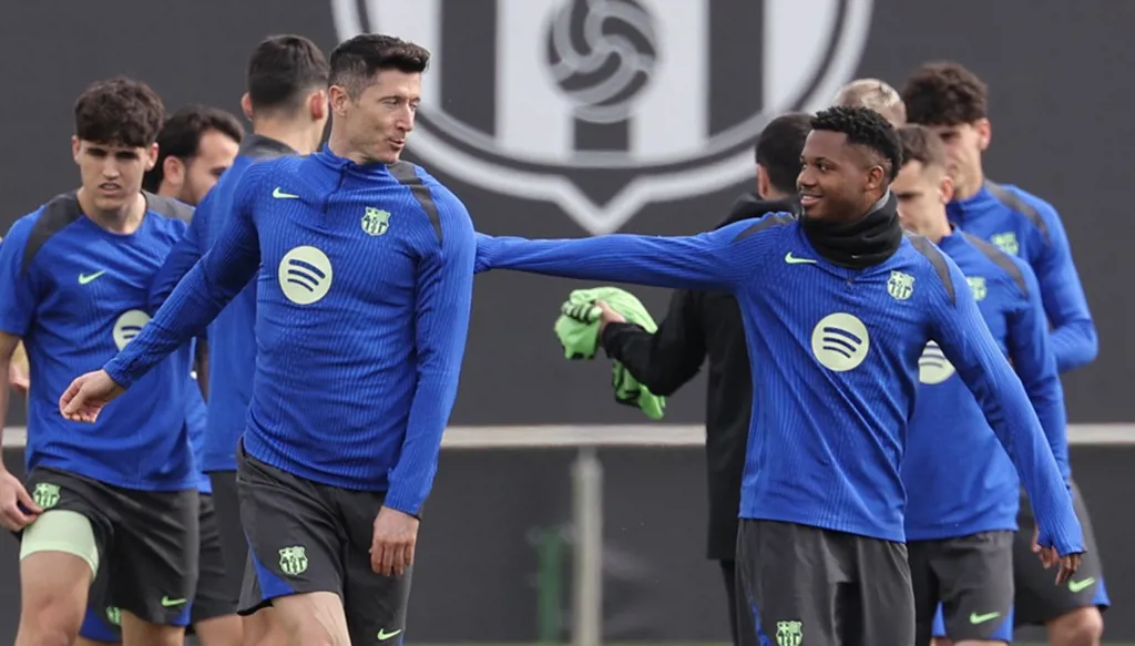 فليك يدفع بأقوى أسلحته... تشكيلة نارية لبرشلونة ضد بنفيكا