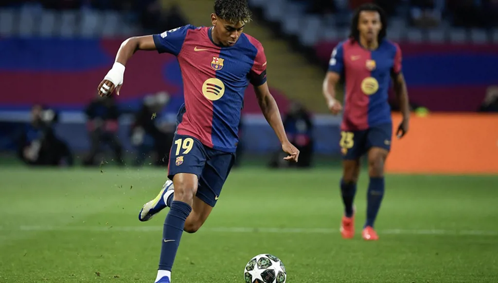 توقف مباراة برشلونة وبنفيكا لإفطار لامين يامال (فيديو)