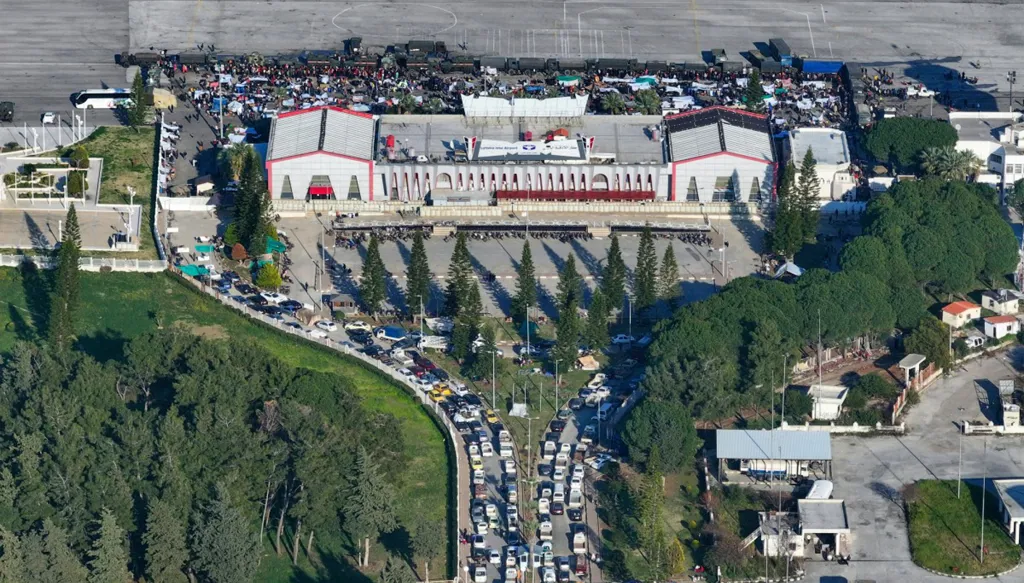 يوم الهروب الكبير... قاعدة حميميم ملجأ آلاف السوريين