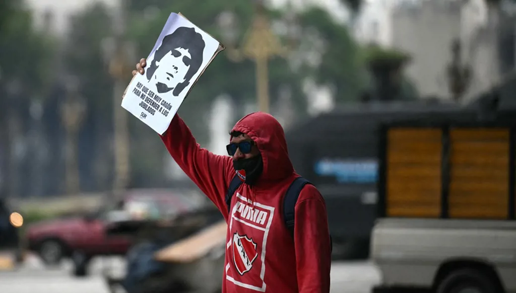 "مسرح مرعب وإهمال مميت"... ماذا حدث في غرفة مارادونا قبل وفاته؟