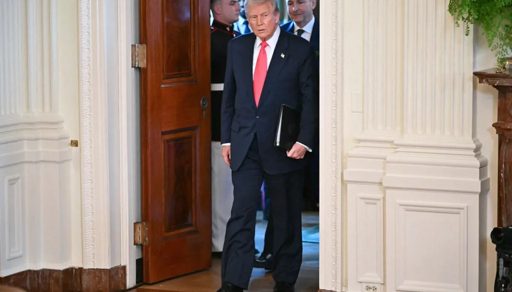 ترامب يهدد بفرض رسوم نسبتها 200% على النبيذ والشمبانيا من فرنسا ودول أوروبية أخرى