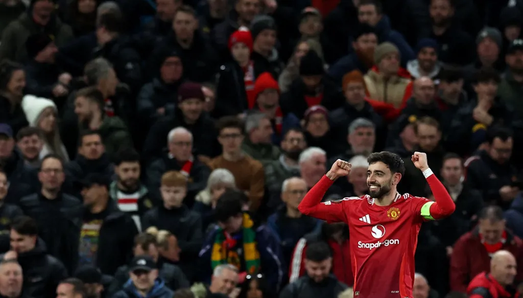 مدرب مانشستر يونايتد يكشف عن ضعف ثقة فرنانديز بفريقه