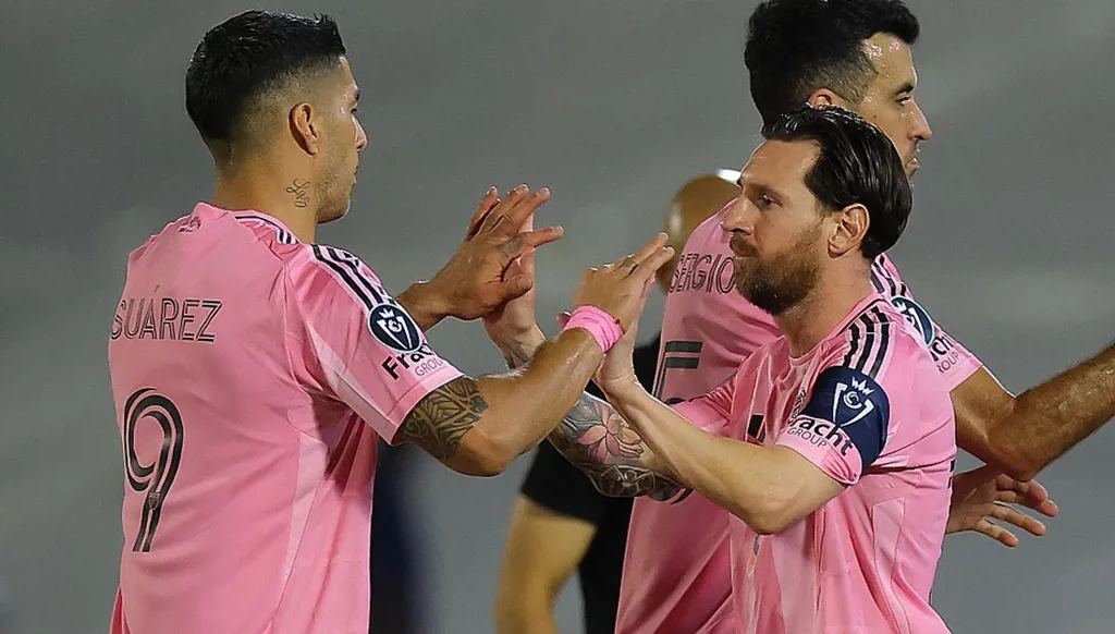 ميسي وسواريز يكتبان تاريخ إنتر ميامي في دوري أبطال كونكاكاف (فيديو)
