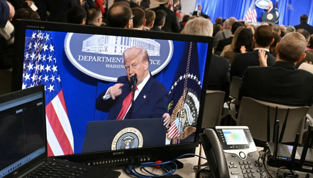 ترامب يصفّي حساباته مع الإعلام المعارض: "لقد تجسسوا عليّ"