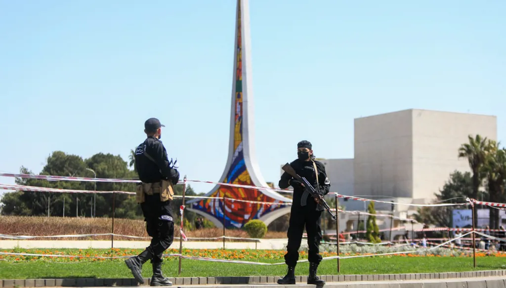 الاتحاد الأوروبي يسعى لحشد الدعم للمرحلة الانتقالية وإعادة الإعمار في سوريا