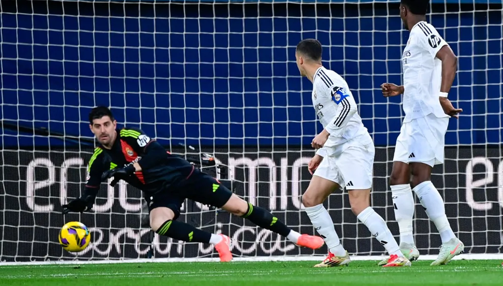 كورتوا يعترف بأخطائه بعد عودته لمنتخب بلجيكا ويدعو للمضي قدماً