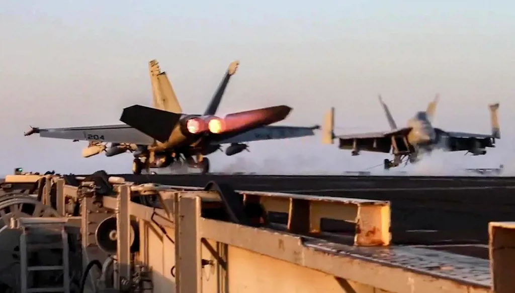 الصين تدعو إلى "الحوار" بعد إعلان الحوثيين مهاجمة حاملة طائرات أميركية