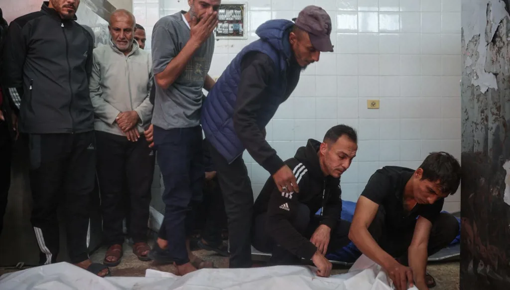 غزة تحت القصف مجدّداً...  330 قتيلاً "غالبيتهم من الأطفال والنساء"